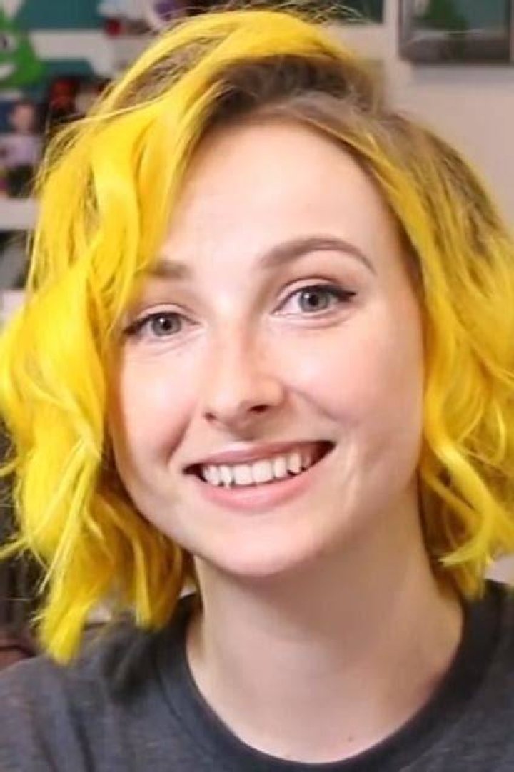 Tessa Violet pictured at Barista Parlor Golden Sound in January 2018