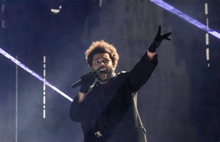 The Weeknd performing at the 2014 American Music Awards