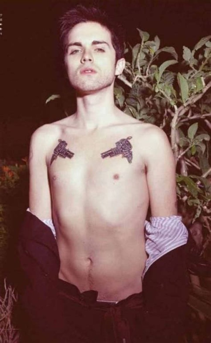 Thomas Dekker shirtless body