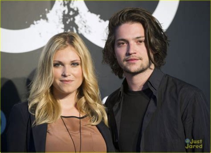 Thomas McDonell and Eliza Taylor on the 'The 100' panel at the 2013 Comic-Con