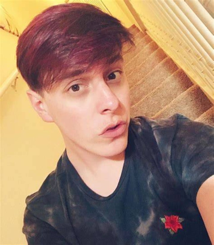 Thomas Sanders in an Instagram selfie as seen in April 2018
