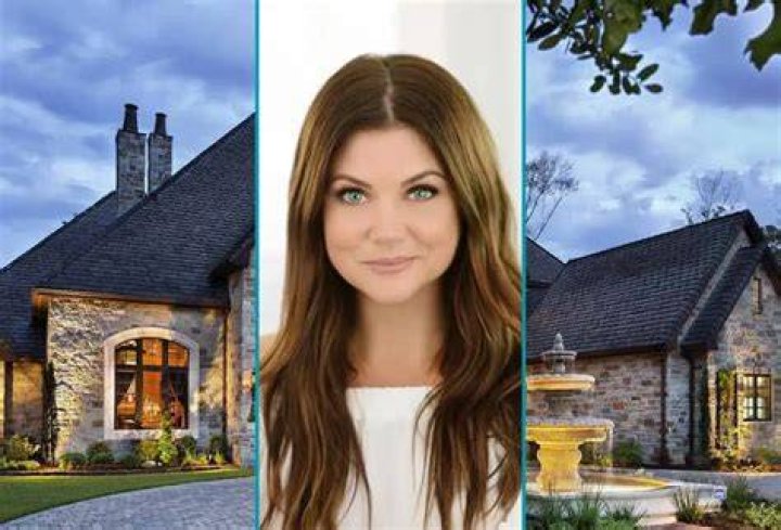 Tiffani Thiessen showing her home grown vegetables in her garden in January 2018