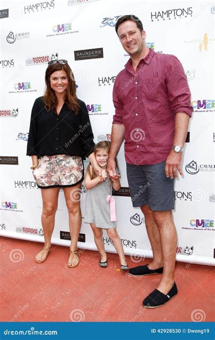 Tiffani Thiessen with Brady Smith on a dinner and movie date in May 2018