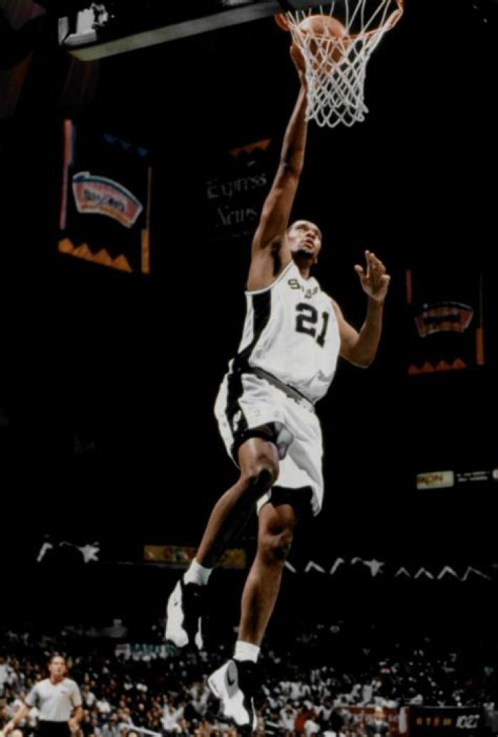 Tim Duncan in a layup attempt over Andrew Nicholson in a match of San Antonio Spurs and Orlando Magic on February 10, 2016