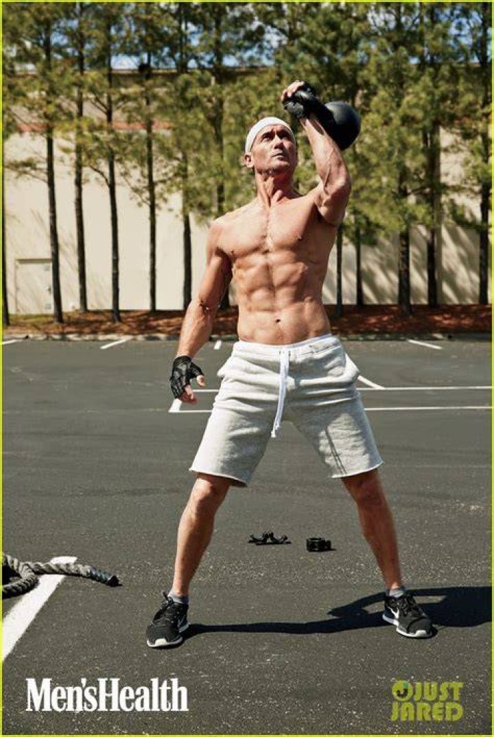 Tim McGraw body shirtless