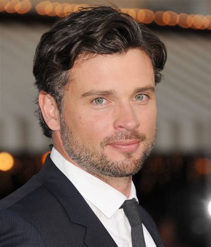 Tom Welling was invited to throw the first pitch for the Cleveland Indians with their mascot, Slider in 2013