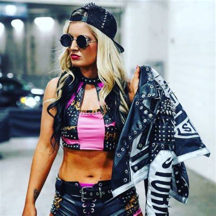 Toni Storm in an Instagram selfie in 2017
