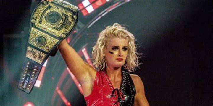 Toni Storm showing her body gains in August 2017