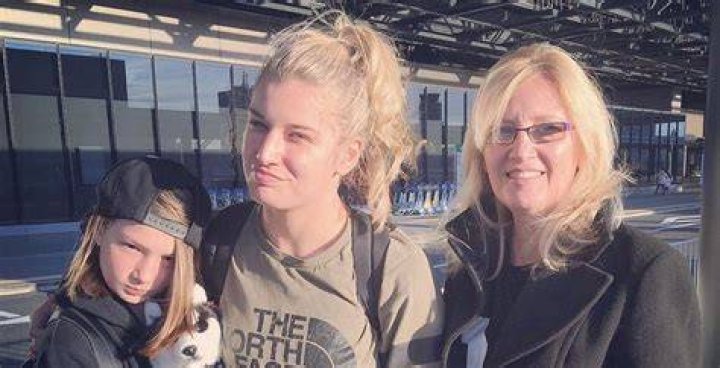 Toni Storm with her mother and younger sister in February 2018