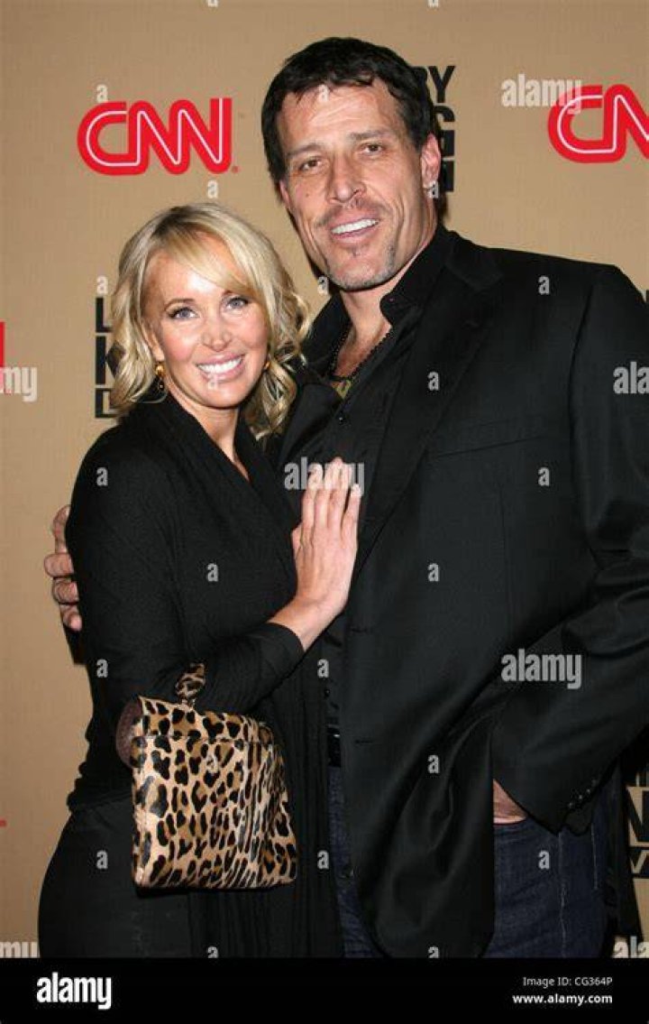Tony Robbins and Sage Robbins smiling for a picture in Idaho in September 2022