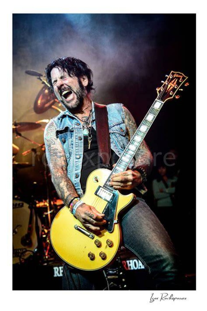 Tracii Guns performing live in 2007