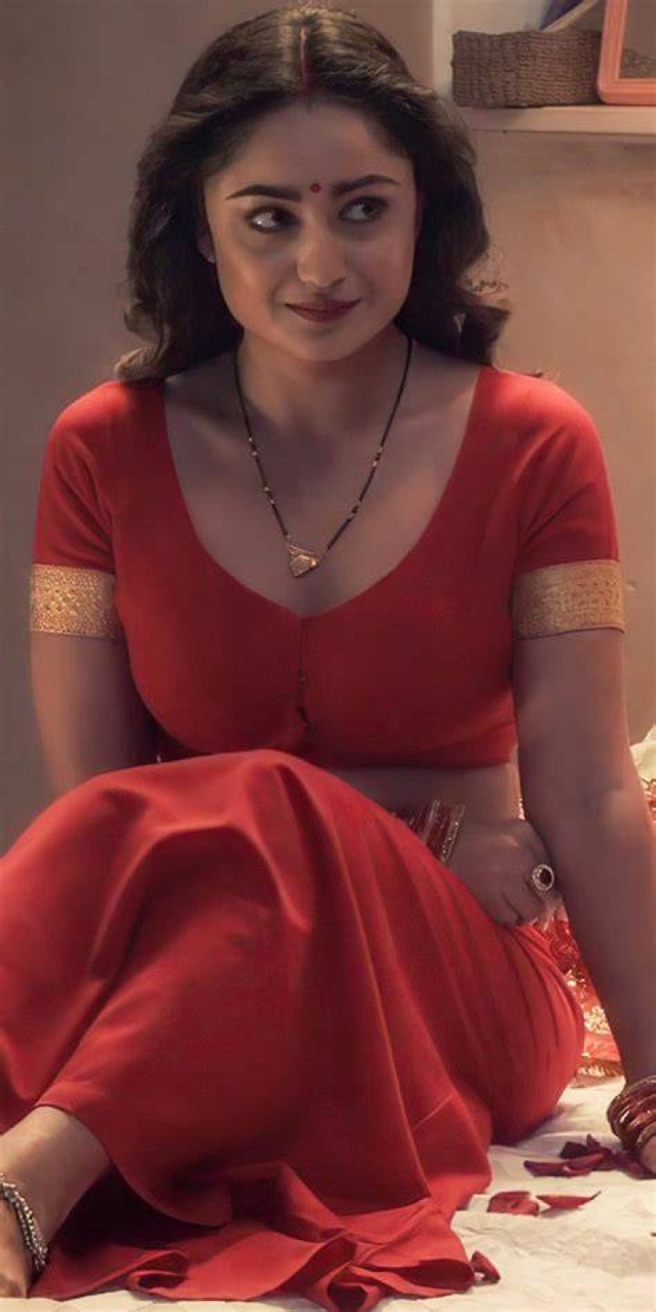 Tridha Choudhury as seen while taking a mirror selfie alongside Anusha Viswanathan in September 2020