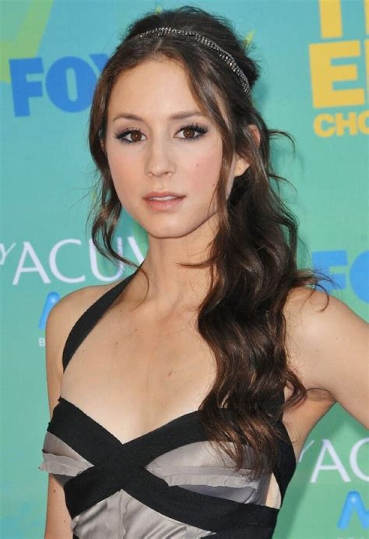 Troian Bellisario height weight body statistics