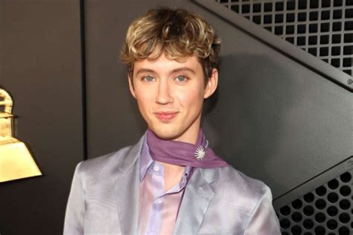 Troye Sivan at The Elvis Duran Z100 Morning Show in December 2015 in NYC