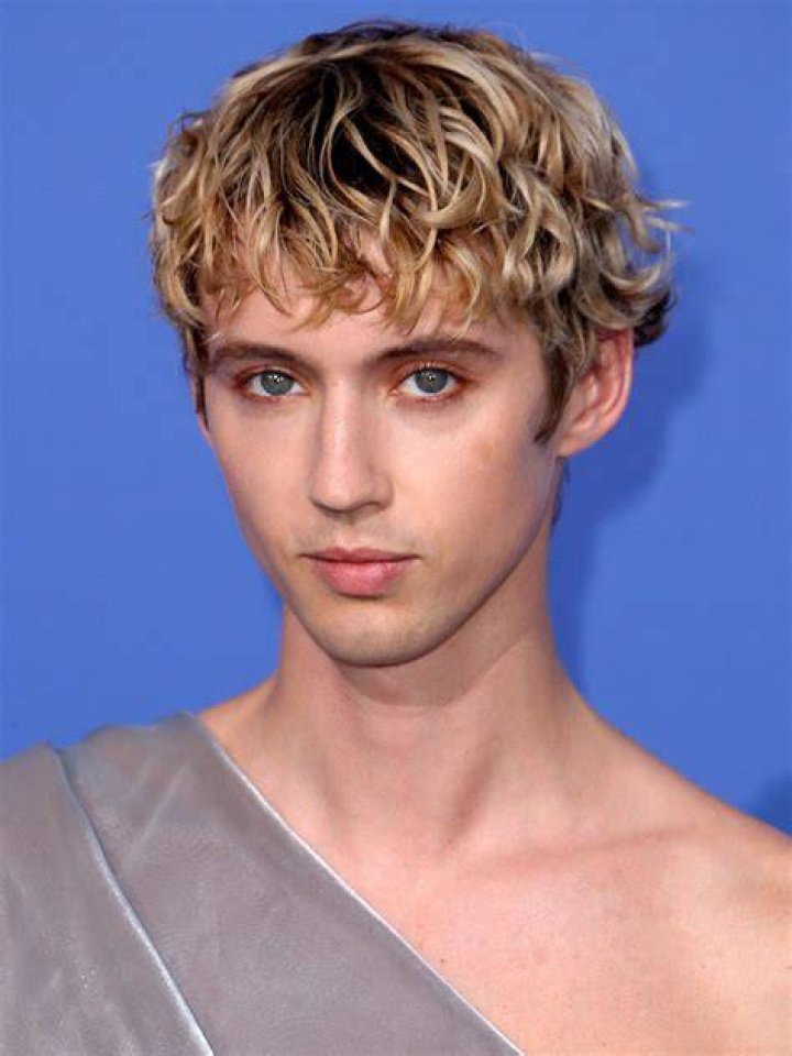 Troye Sivan headshot