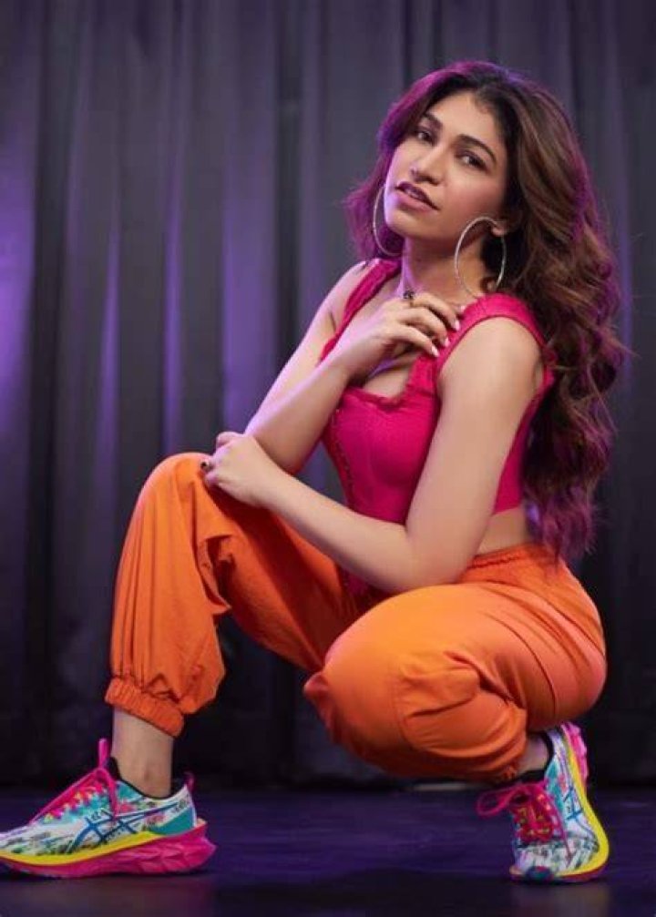 Tulsi Kumar Height, Weight, Age, Spouse, Family, Facts, Biography