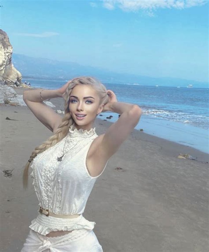 Valeria Lukyanova Workout