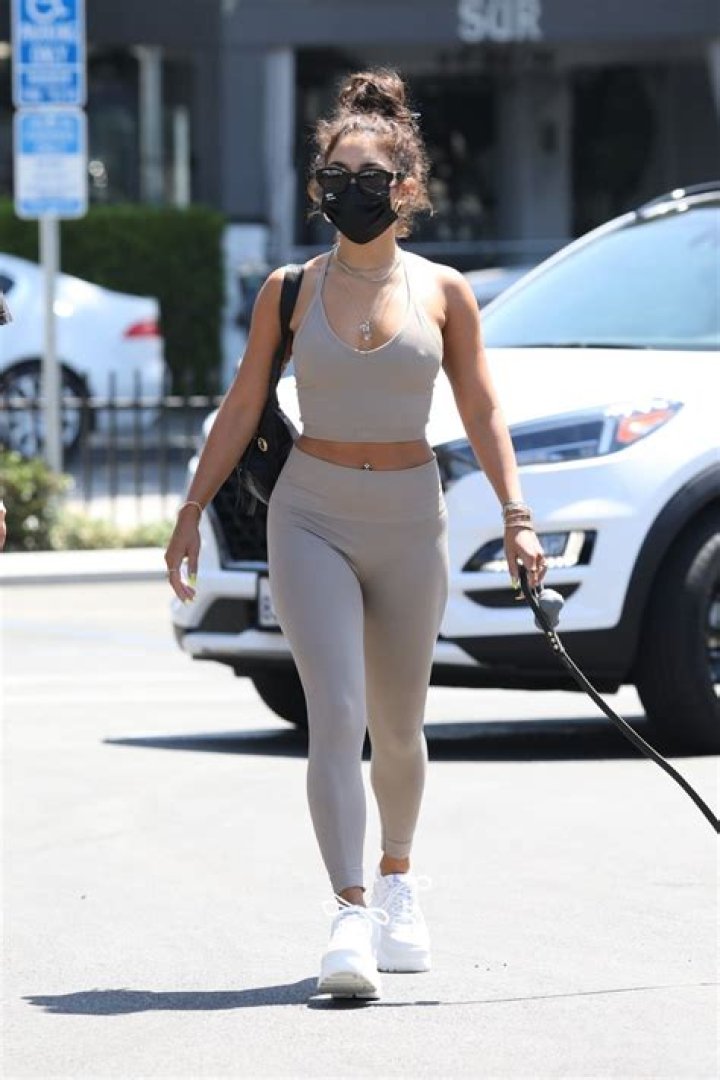 Vanessa Hudgens in leggings