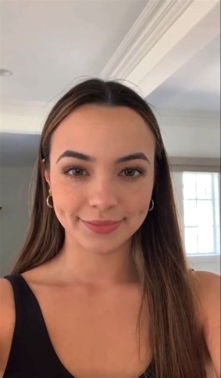 Vanessa Merrell in a selfie without makeup as seen in February 2018