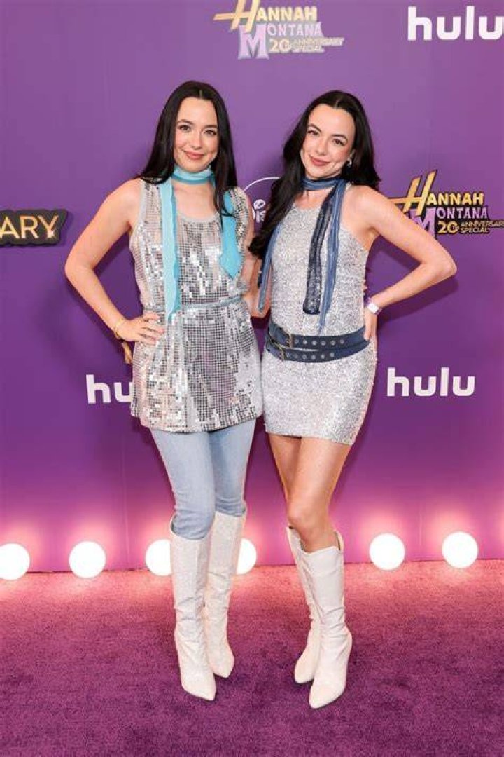 Vanessa Merrell (Right) and Veronica Merrell in a selfie in October 2016