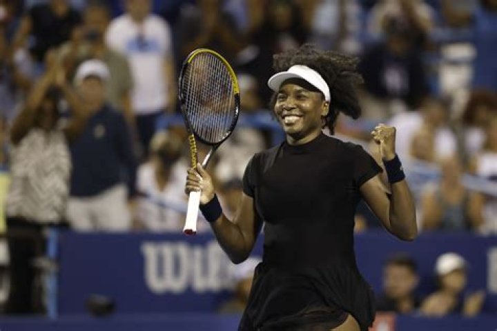 Venus Williams running on the beach