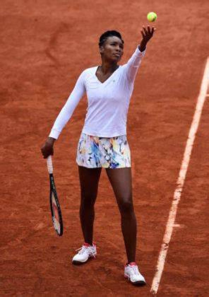 Venus Williams servicing during round 2 at 2014 French Open at Roland Garros