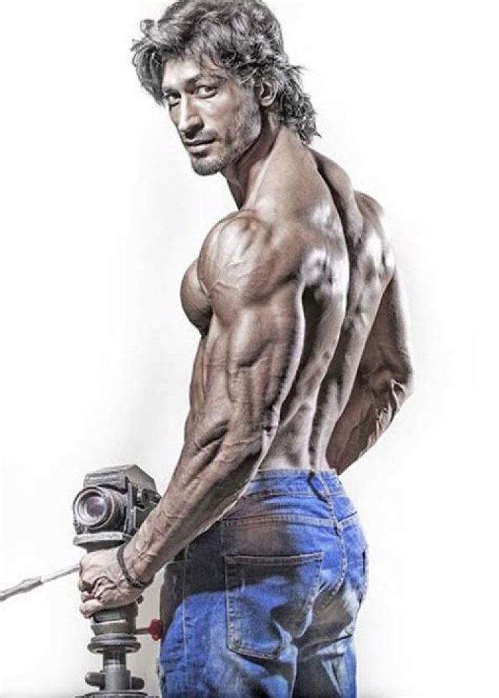 Vidyut Jammwal photoshoot for Health & Nutrition magazine in April 2017