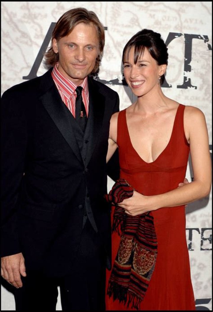 Viggo Mortensen and Ariadna Gil at the Appaloosa photocall in November 2008 in Spain