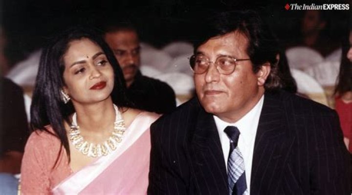 Vinod Khanna and wife Kavita seen attending Esha Deol's wedding in 2012