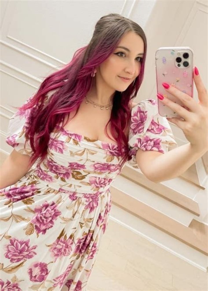 Vixella wishing everyone Easter in April 2023