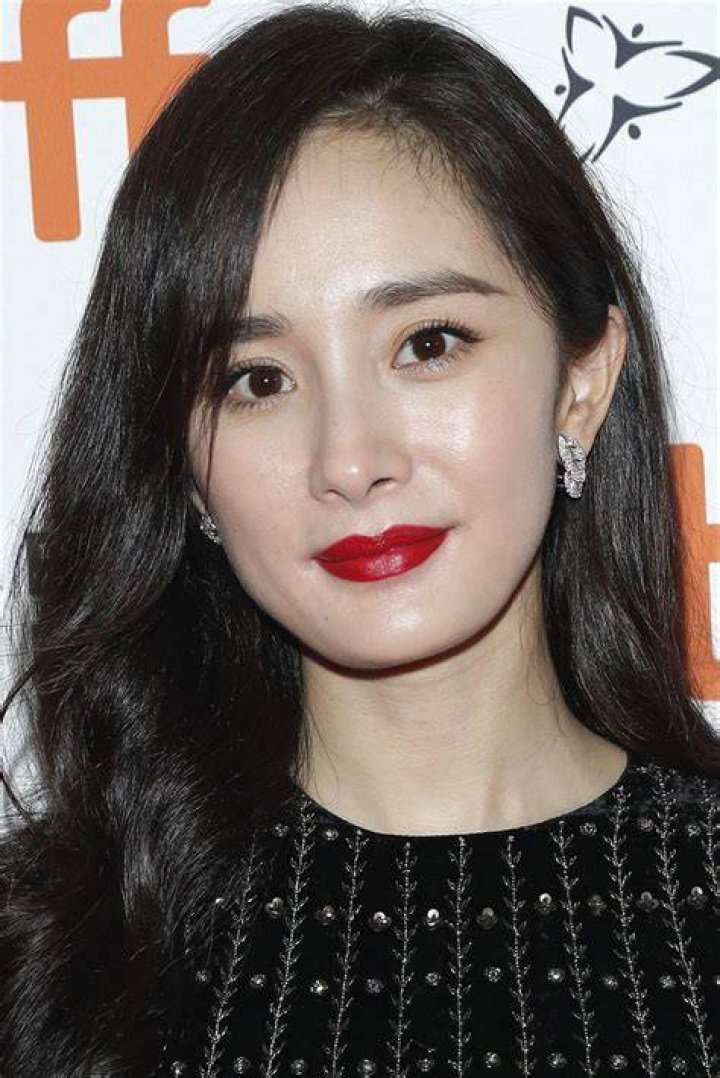 Yang Mi in an October 2017 selfie