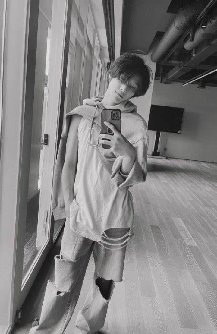 Yangyang as seen while taking a mirror selfie in July 2022
