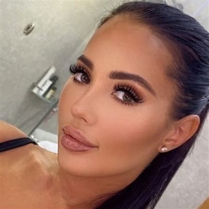 Yazmin Oukhellou sharing her close up in March 2021