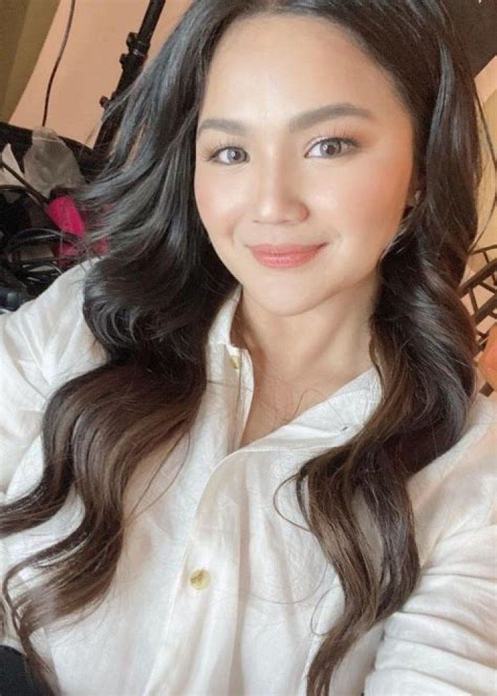 Ynna Asistio as seen while smiling in a selfie in April 2021