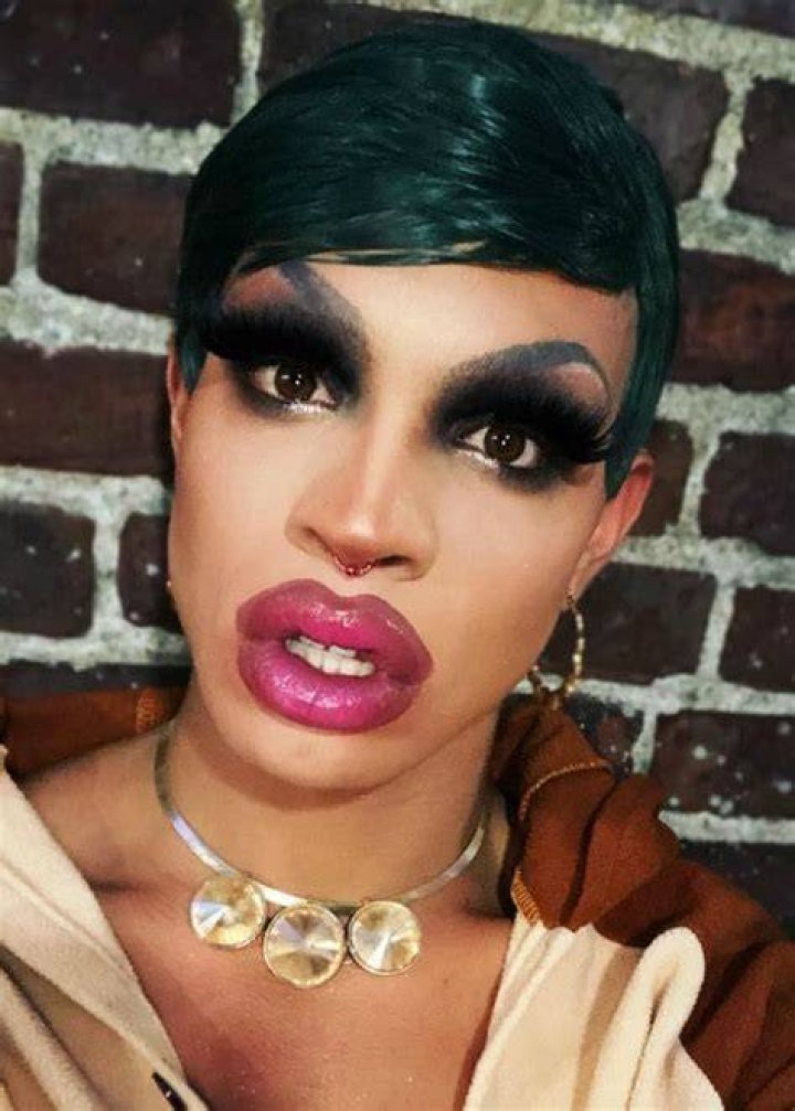 Yvie Oddly in a selfie as seen in November 2018