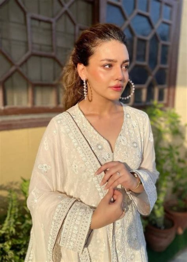 Zara Noor Abbas posing for the camera in May 2022