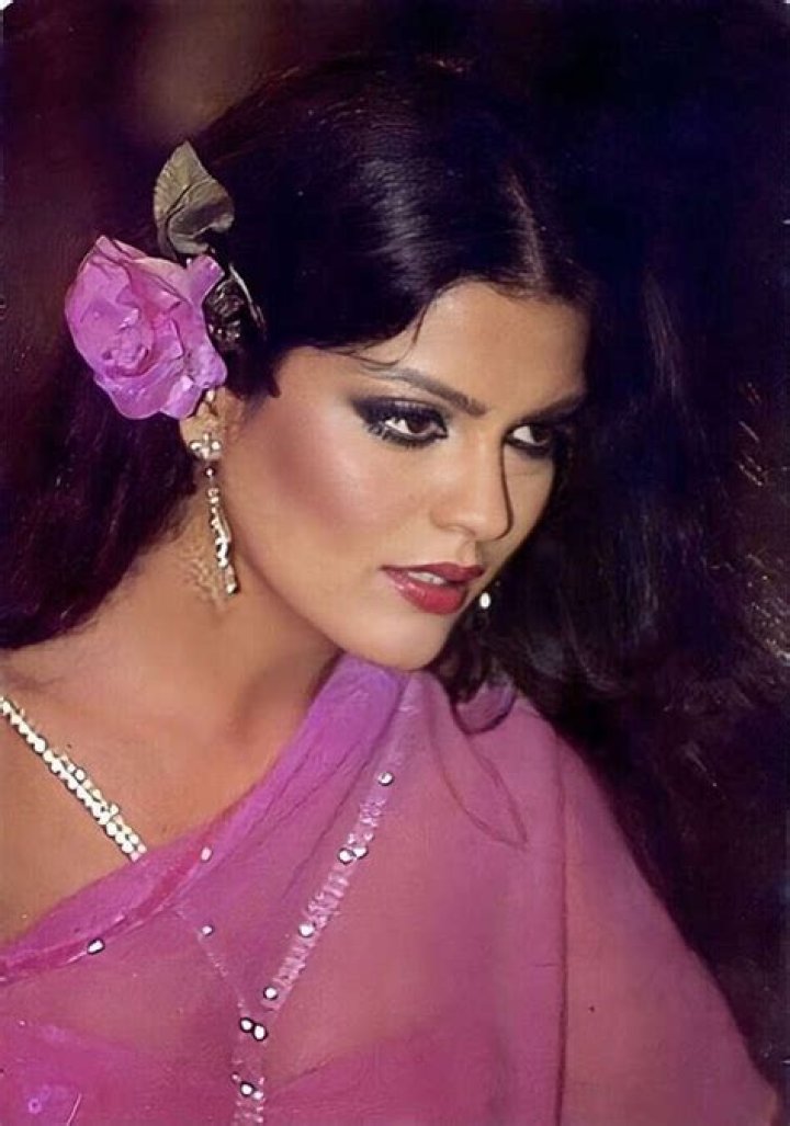 Zeenat Aman returning from IIFA in June 2012