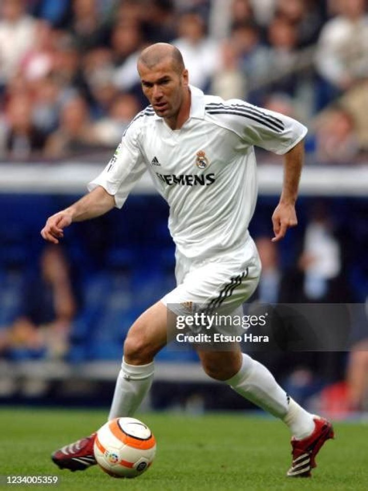 Zinedine Zidane in action during the Bernard Lama jubilee match in Paris June 11, 2011