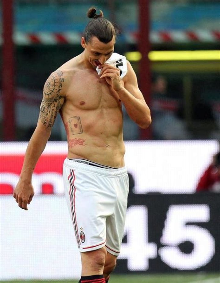 Zlatan Ibrahimovic shirtless body